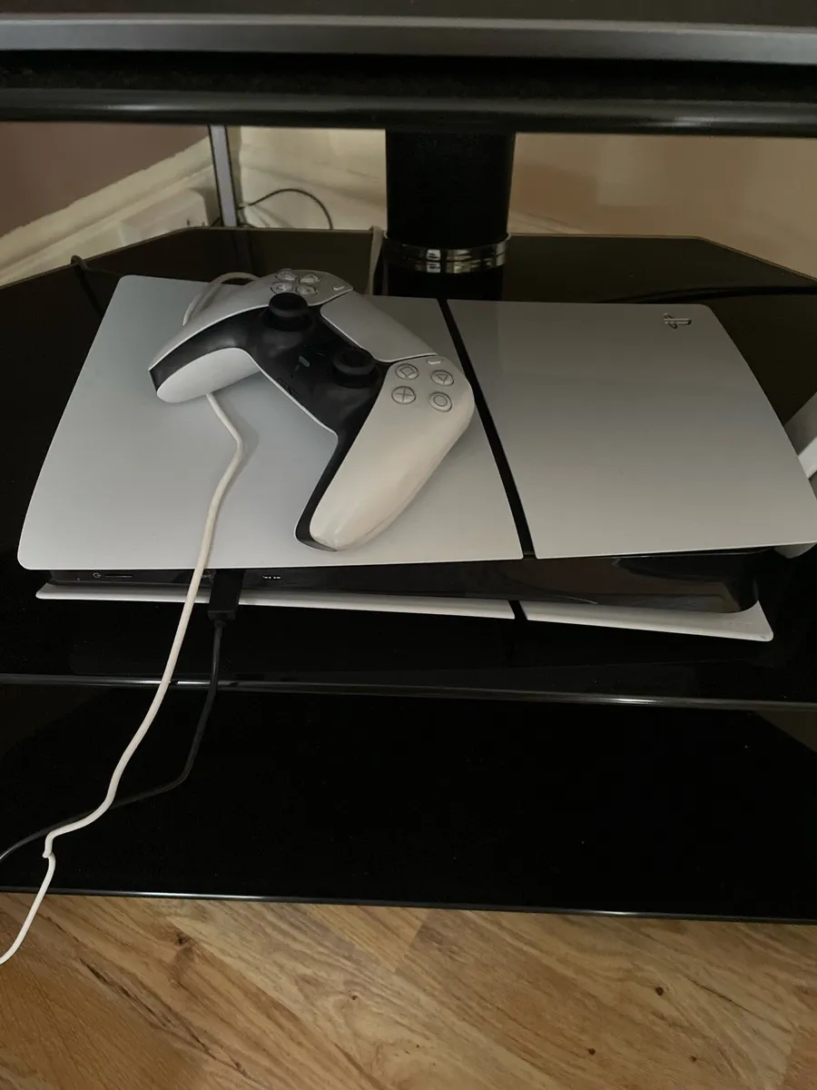 PS5 Slim - Image 1