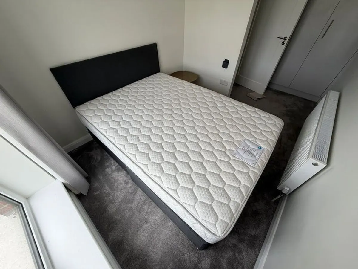 double bed - Image 1
