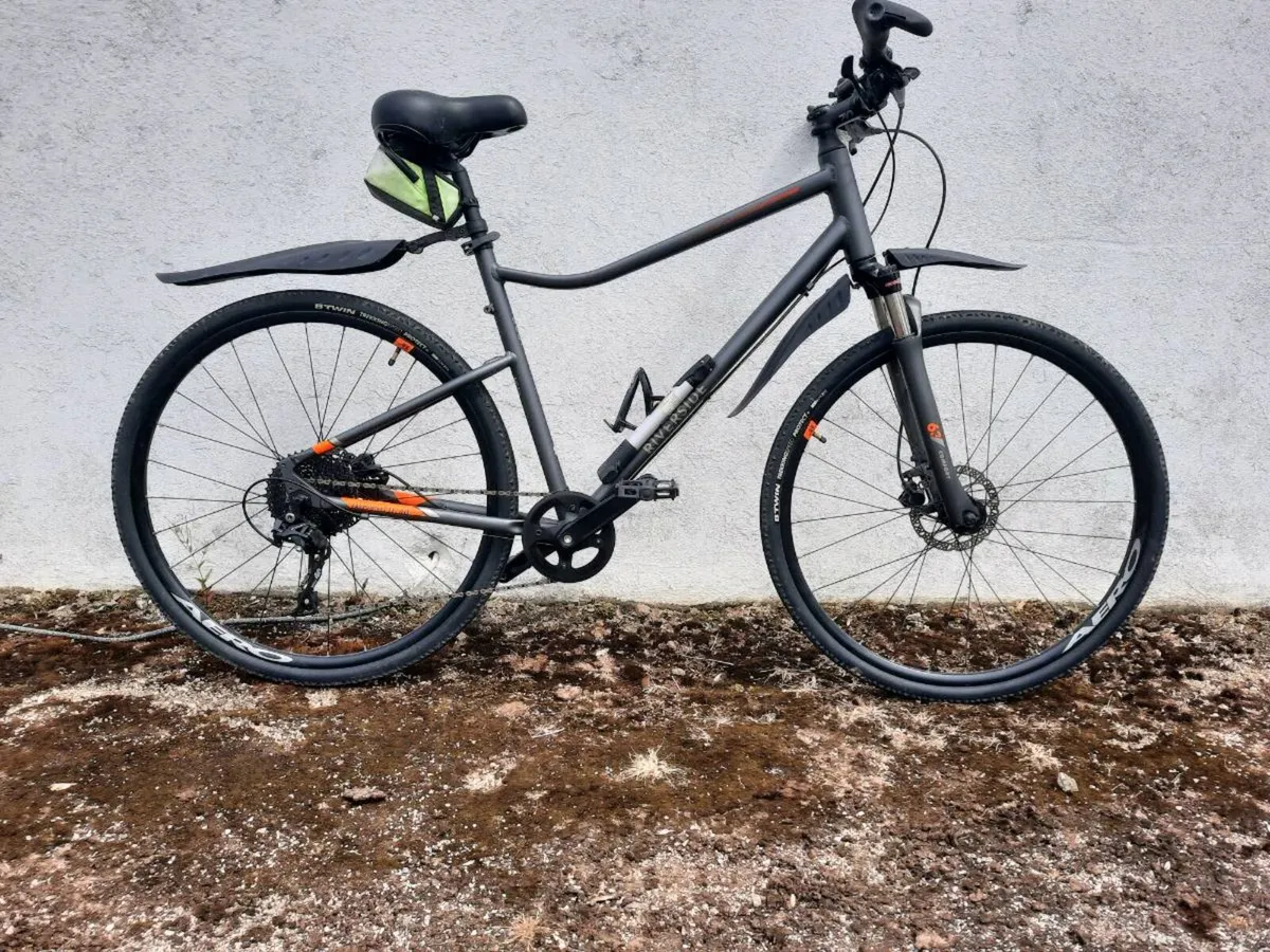 Hybrid bicycle - Image 1