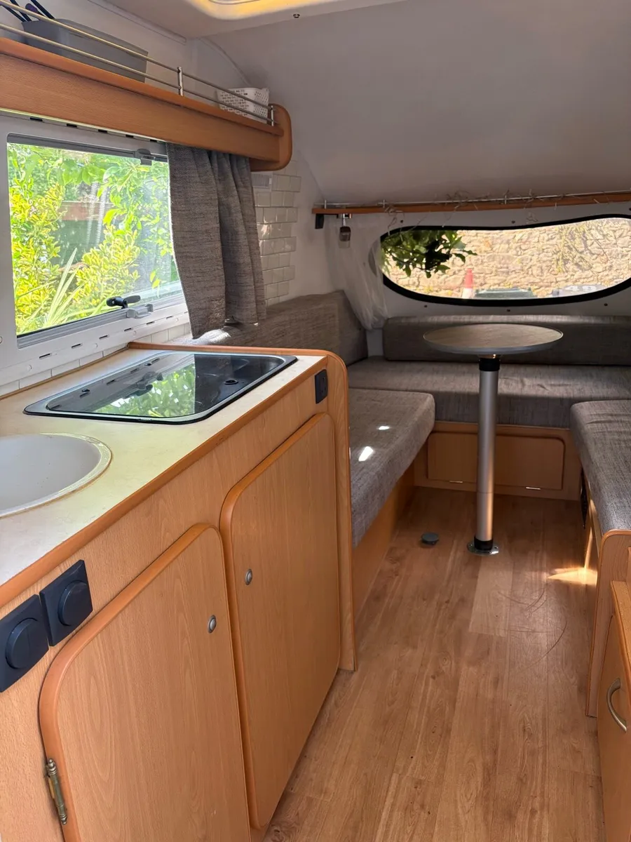 Caravan - Image 2
