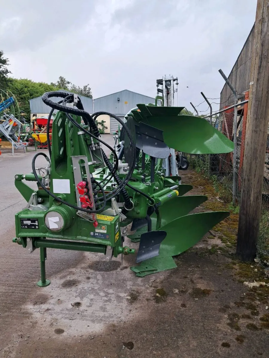 Amazone Cayros 4 Furrow Plough - Image 2