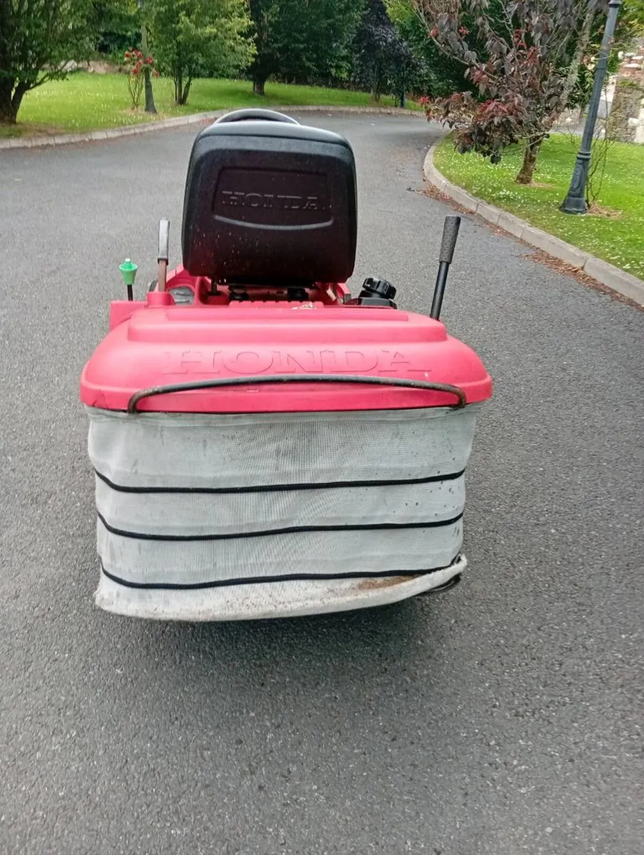 Honda Hf2417 Ride on mower - Image 4