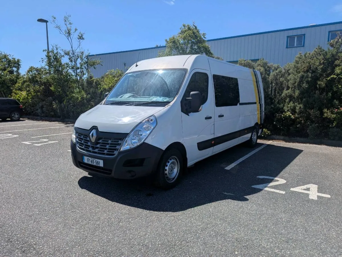 Renault Master campervan - Image 2