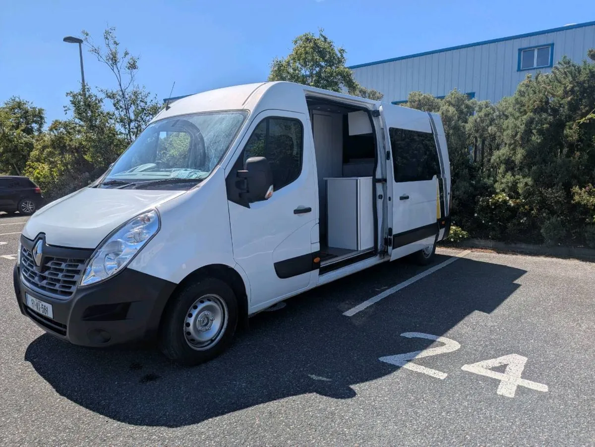Renault Master campervan - Image 3