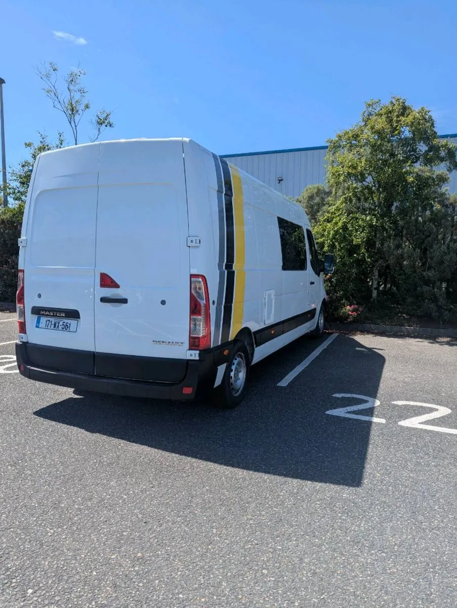 Renault Master campervan - Image 4