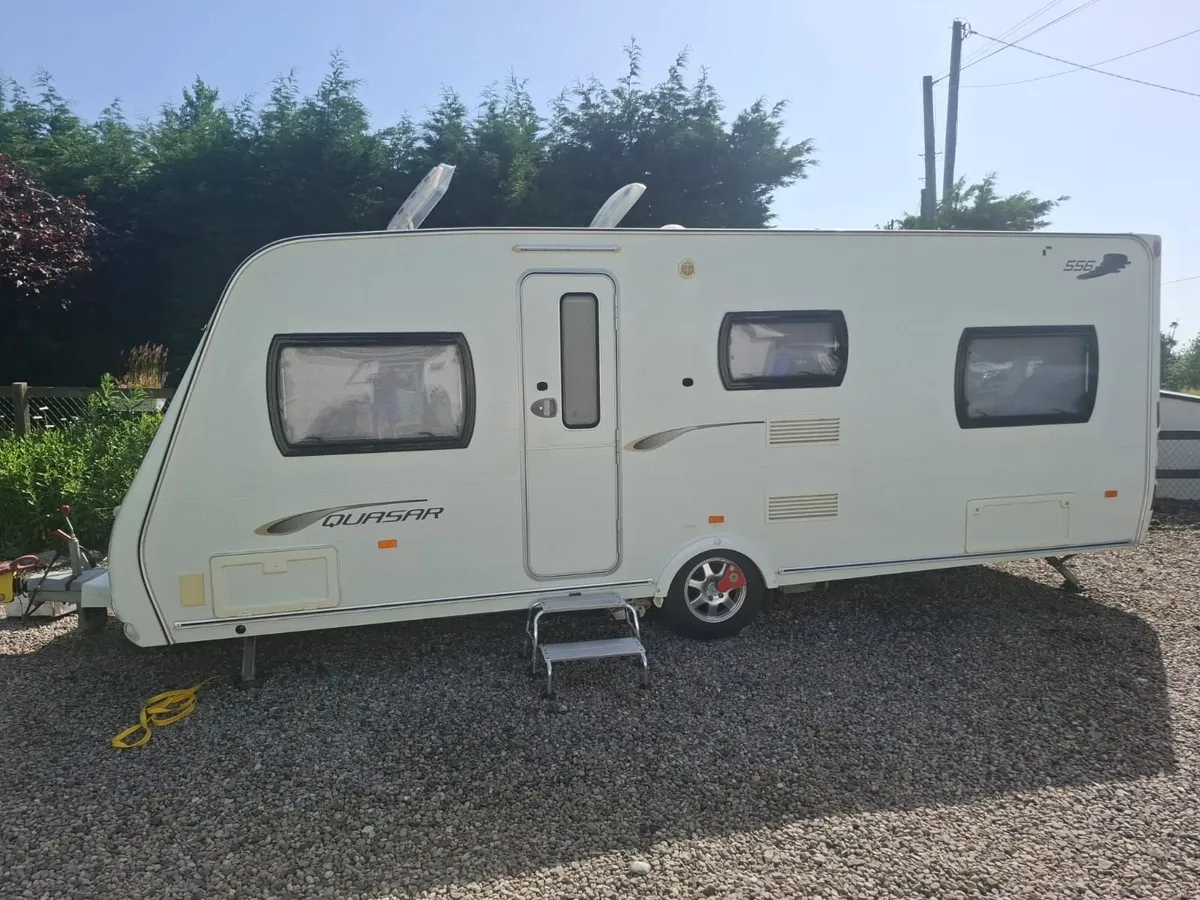 6 Berth caravan Lunar Quaser 556 - Image 1
