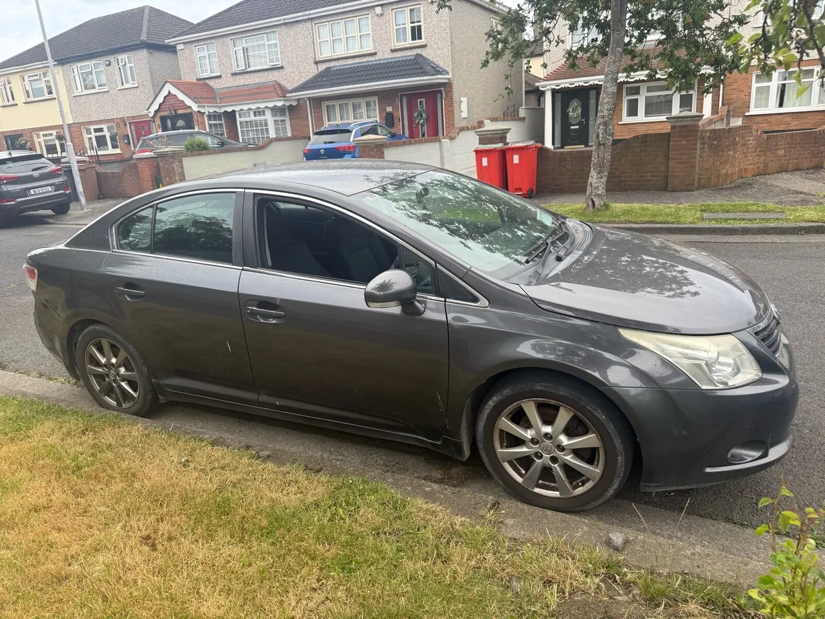 2010 Toyota Avensis - Image 1
