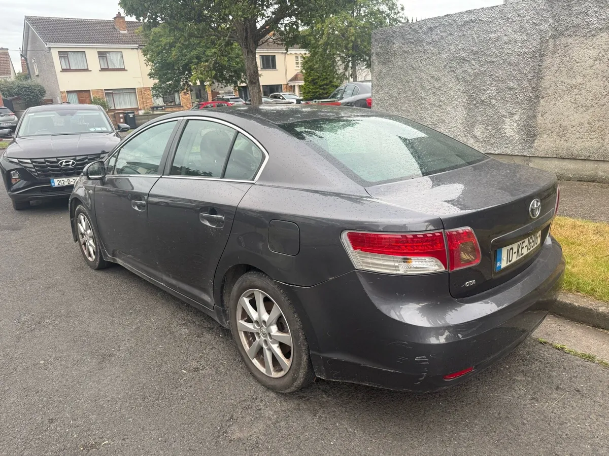 2010 Toyota Avensis - Image 2