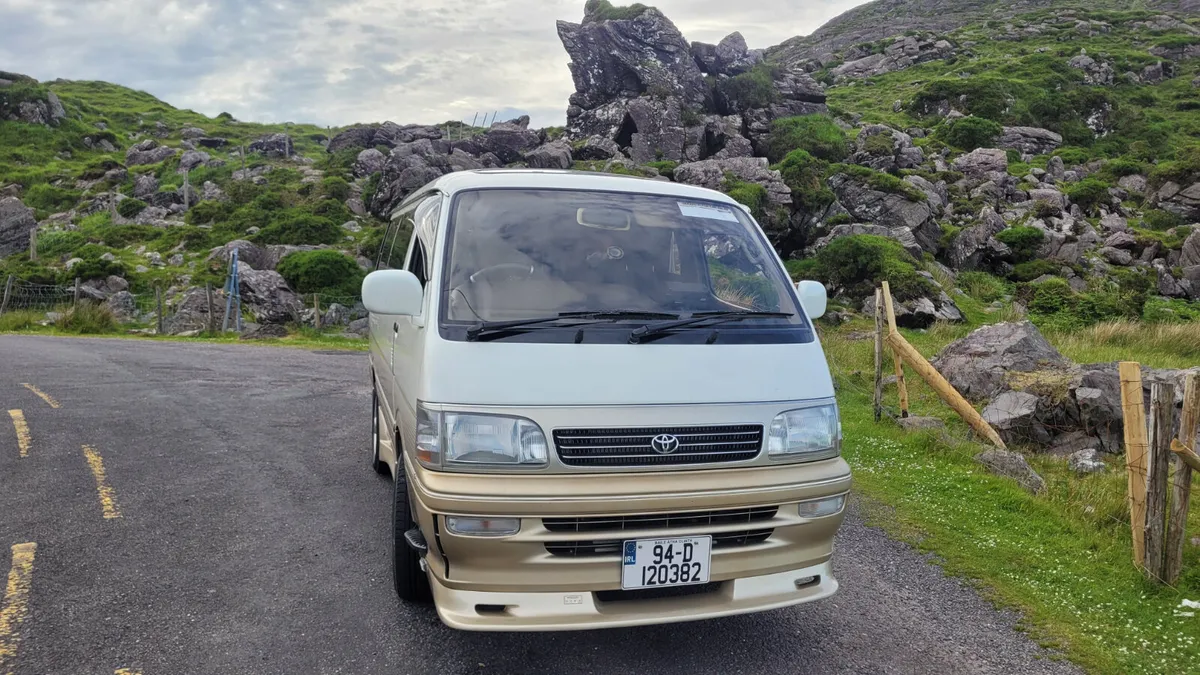 Toyota Hiace Super Custom Limited 3.0 4WD - Image 2