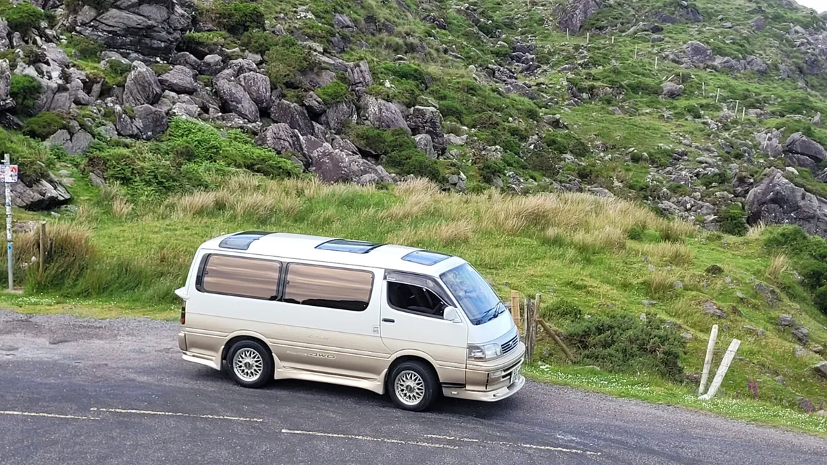 Toyota Hiace Super Custom Limited 3.0 4WD - Image 1