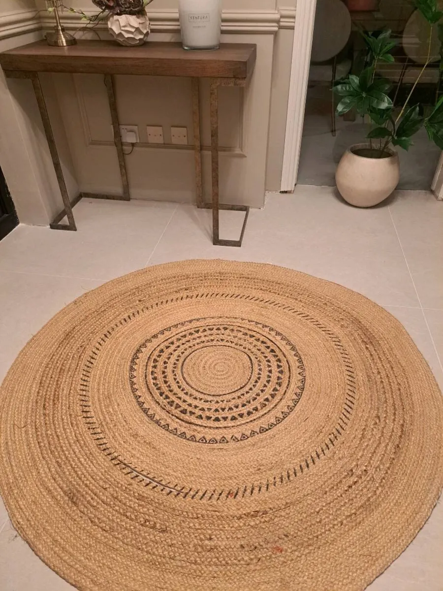 Carolyn Donnelly Round Circular Wicker Jute  rug - Image 1