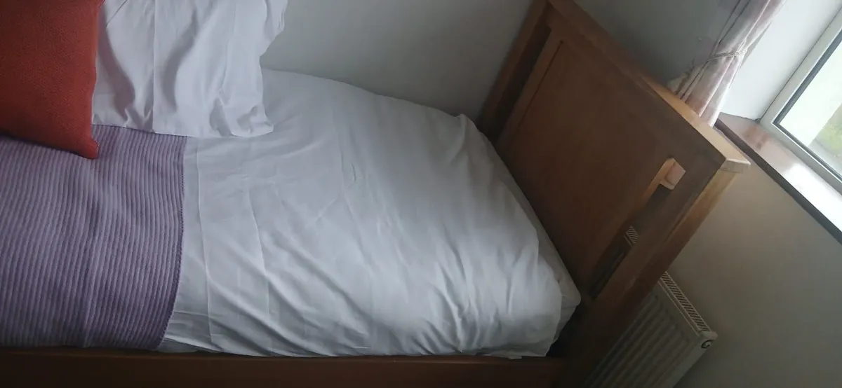 Single bed and mattresse - Image 1