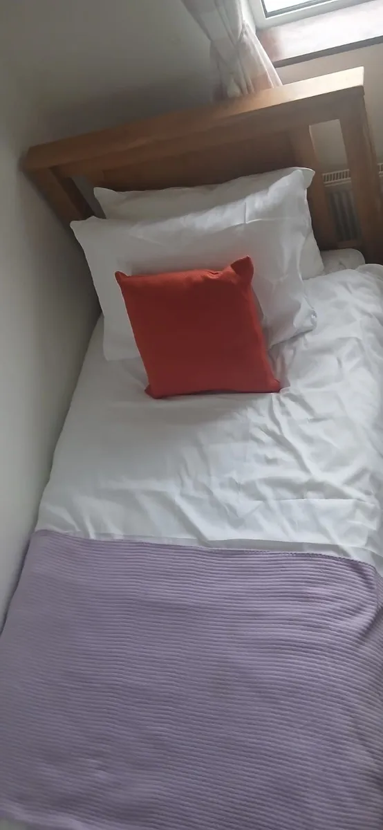 Single bed and mattresse - Image 2