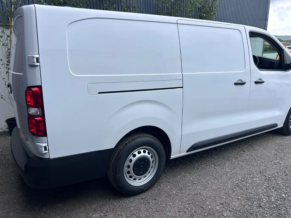 2023 Opel Vivaro ‘LWB - Air con etc - Image 3