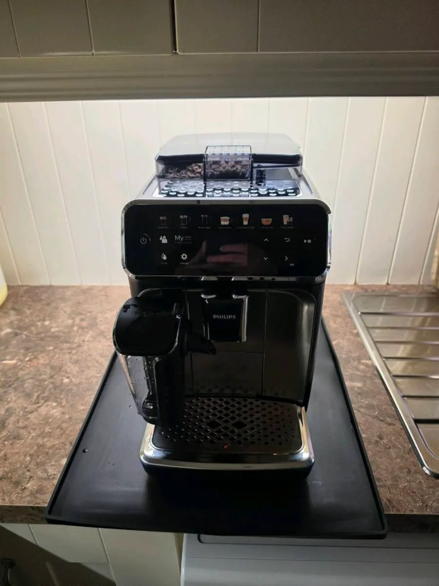 PHILIPS LatteGo Series 5400 Fully Automatic Coffee - Image 1