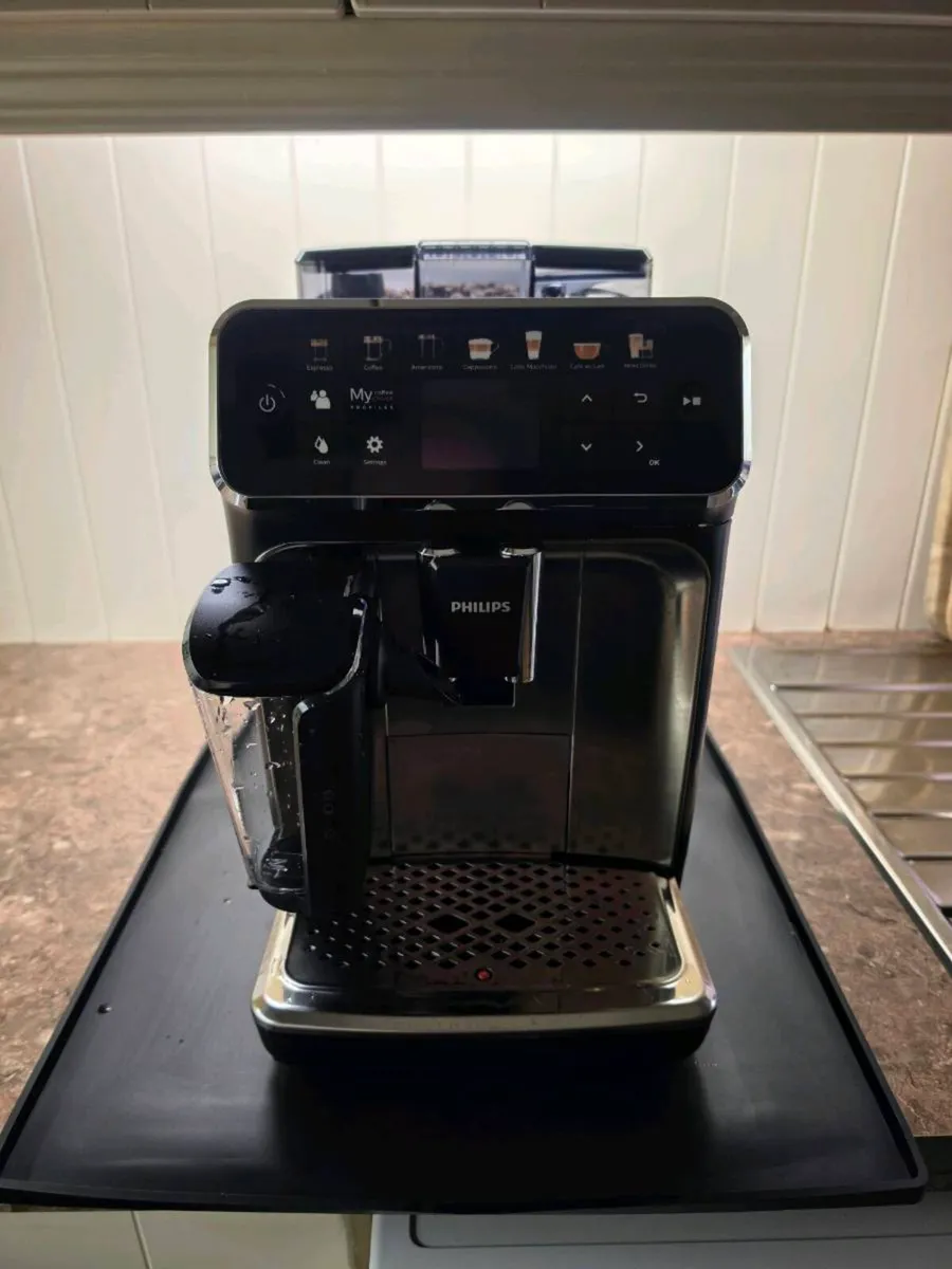 PHILIPS LatteGo Series 5400 Fully Automatic Coffee - Image 2