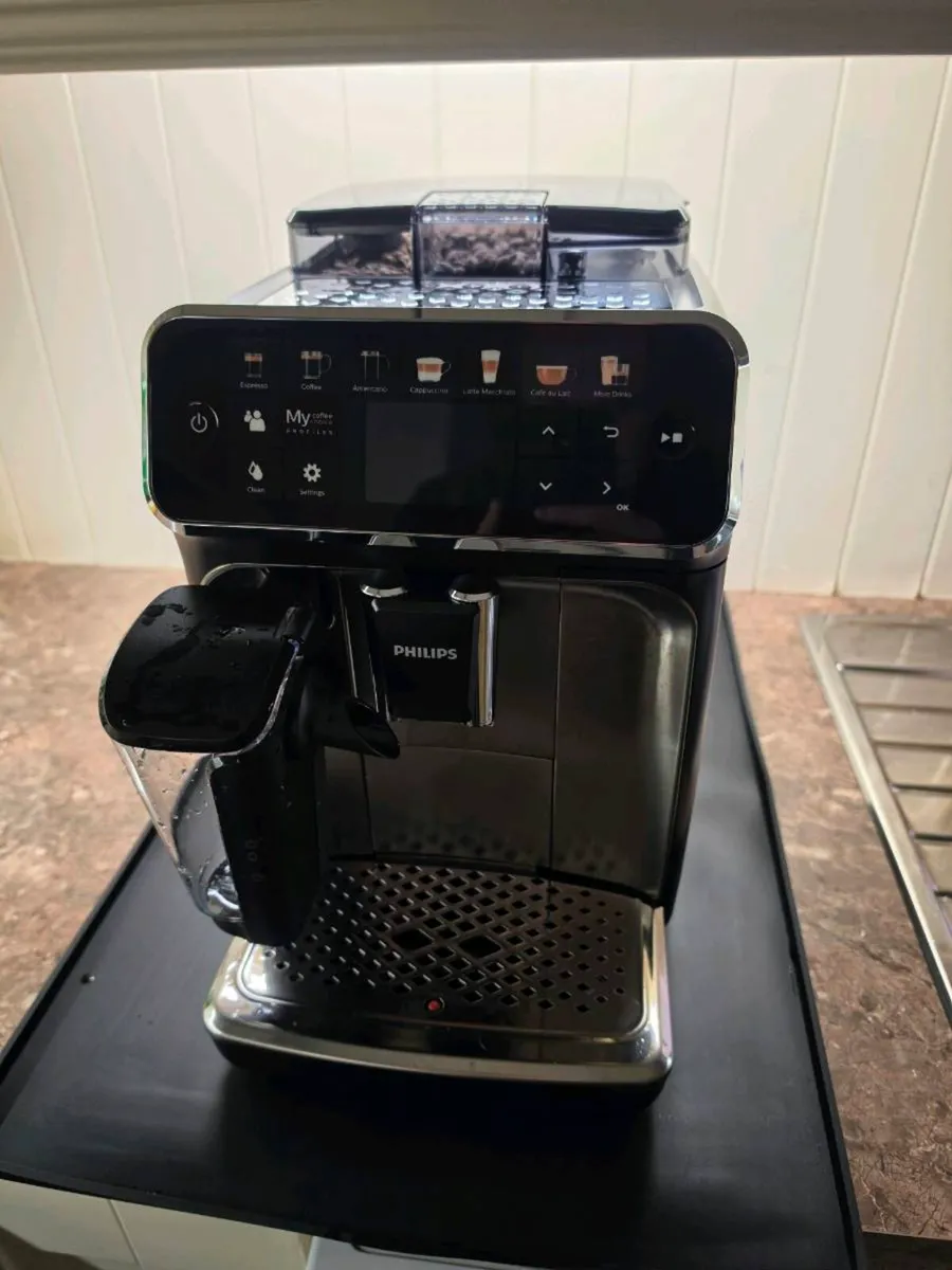 PHILIPS LatteGo Series 5400 Fully Automatic Coffee - Image 3