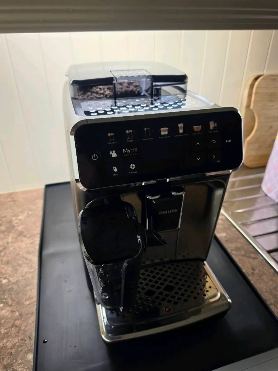 PHILIPS LatteGo Series 5400 Fully Automatic Coffee - Image 4