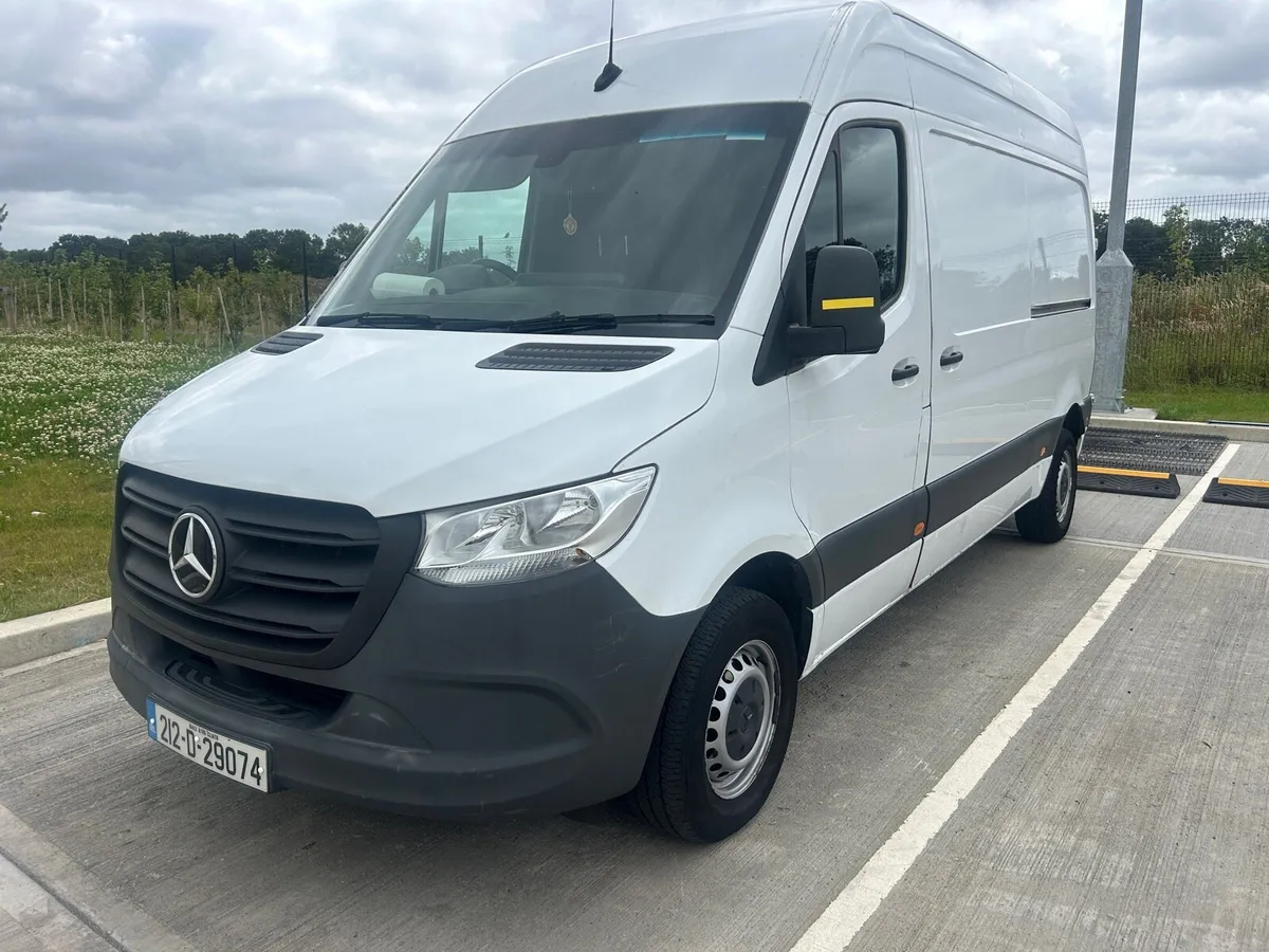 Mercedes Esprinter van - Image 1