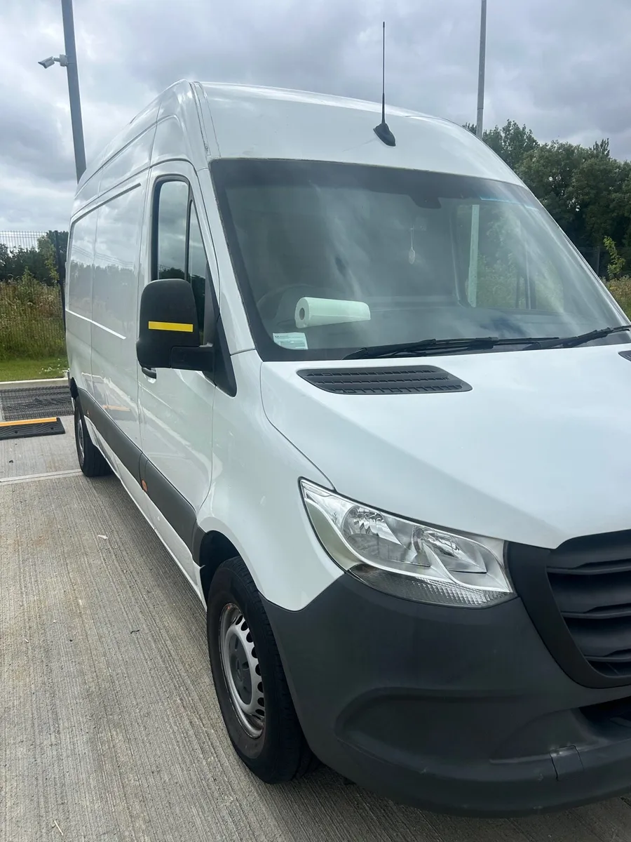 Mercedes Esprinter van - Image 2