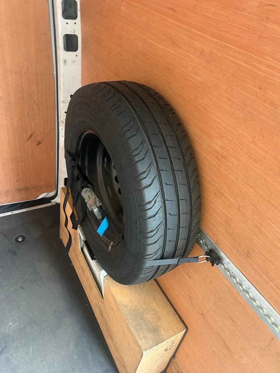 Mercedes Esprinter van - Image 4