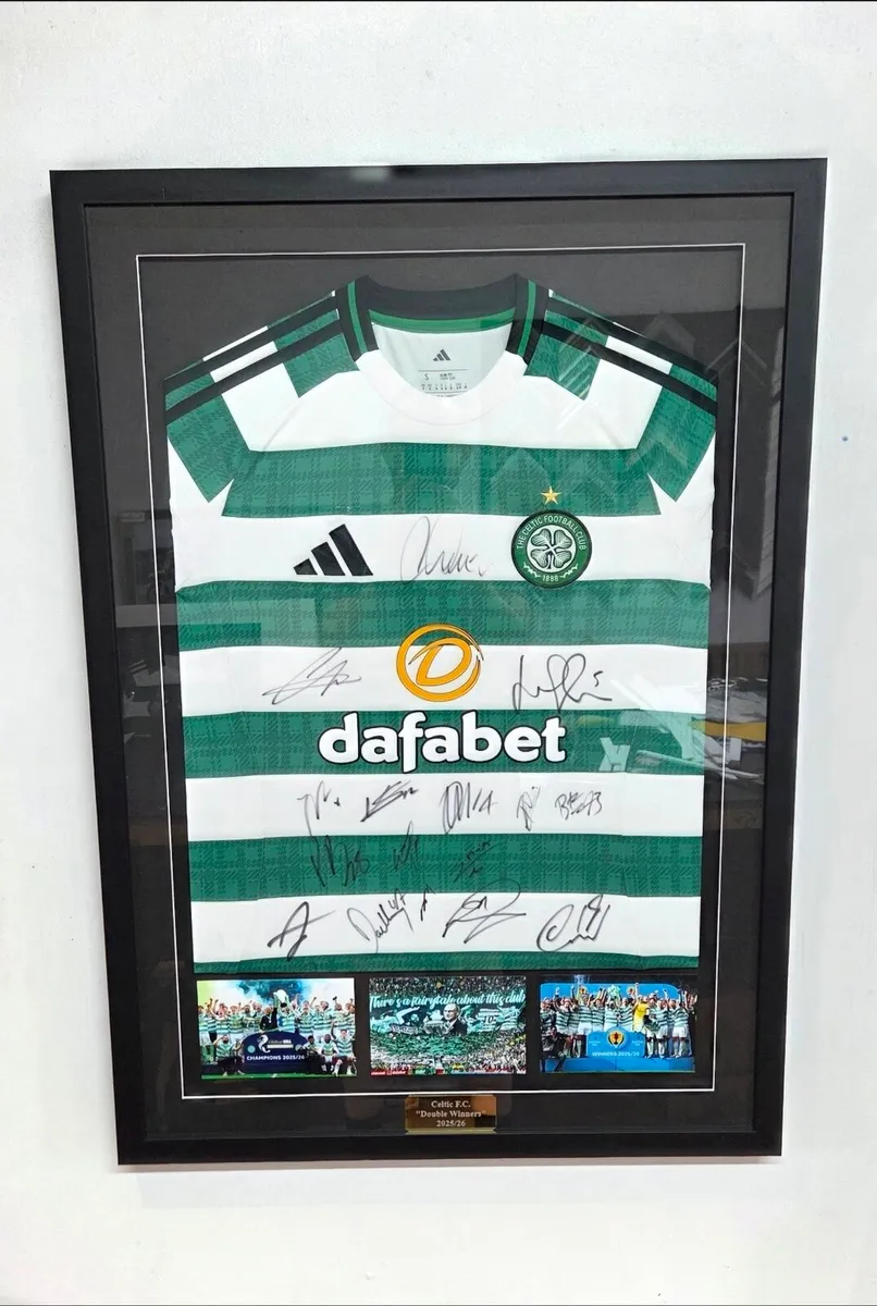 Celtic F.C. 25/26 squad signed framed home shirt - Image 1