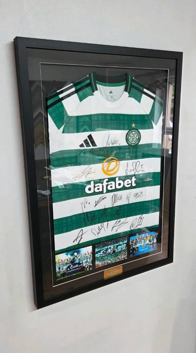 Celtic F.C. 25/26 squad signed framed home shirt - Image 2
