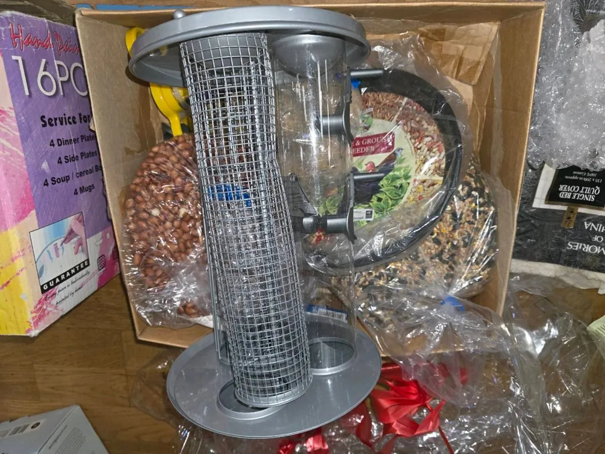 NEW 3 -1 HUGE BIRD FEEDER, With LOTS Of Bird Food - Image 2