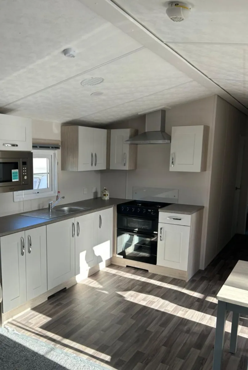 2025 Delta Saffron Deluxe – 35ft x 12ft - Image 4