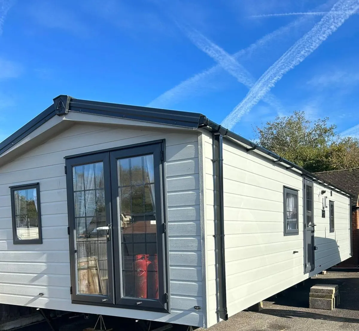 2025 Delta Saffron Deluxe – 35ft x 12ft - Image 1