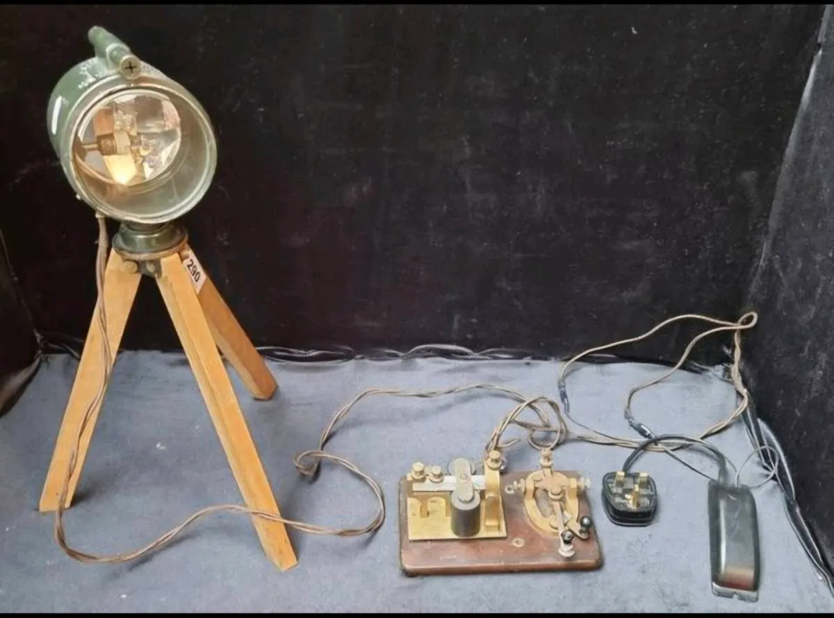 Saorstat Eireann Morse Code Signalling Light - Image 2