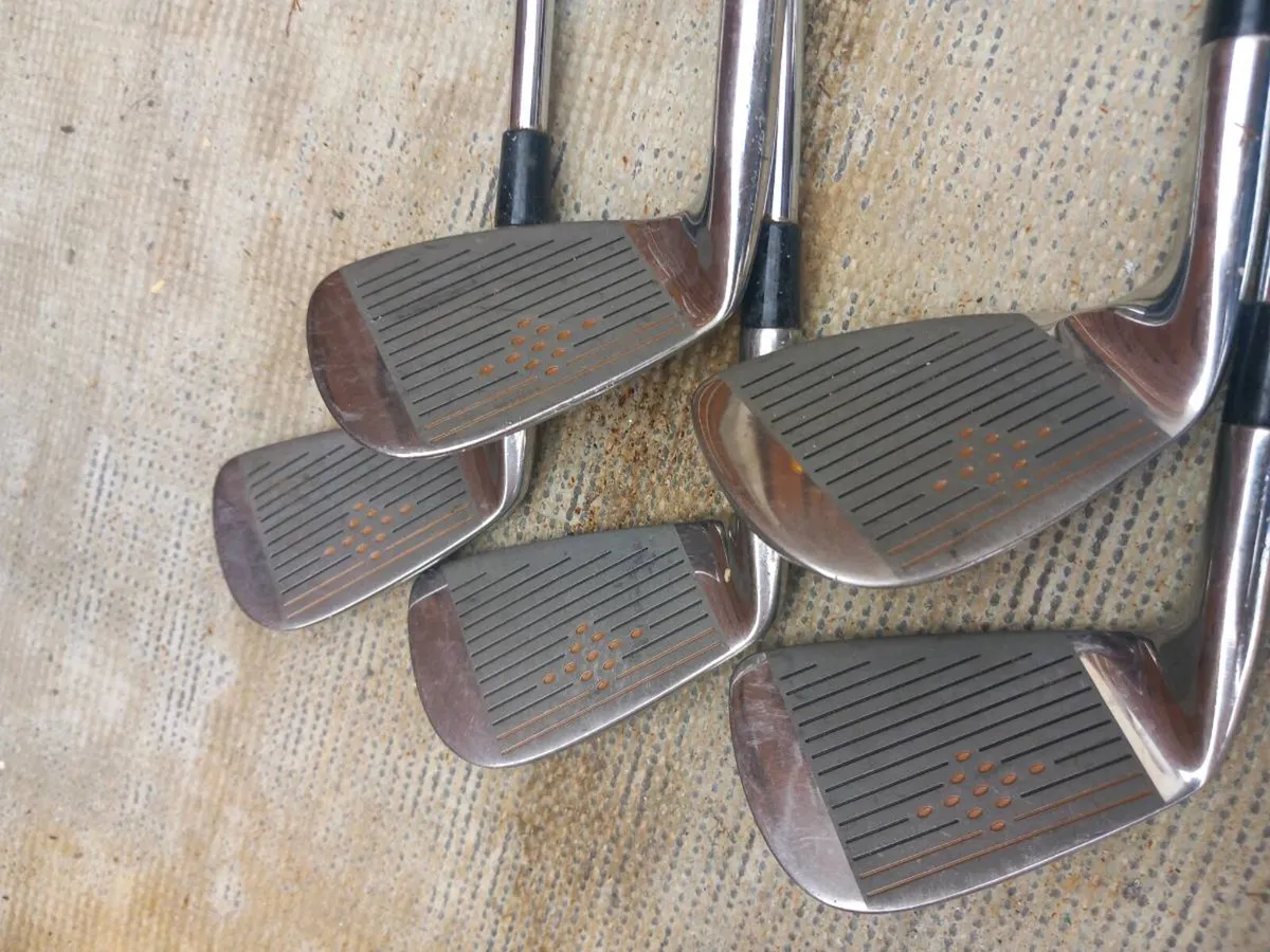 Wilson golf irons.  Right handed clubs - Image 3