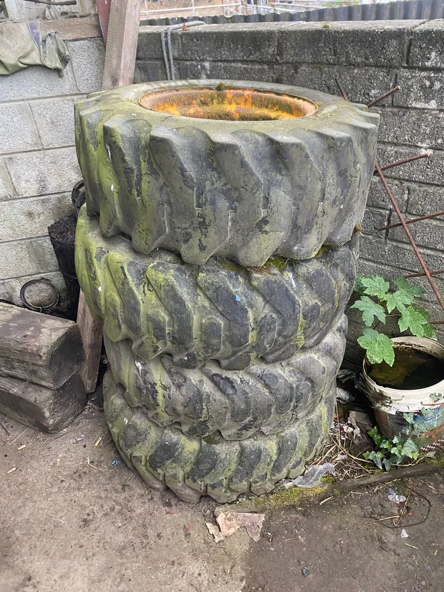 JCB 2cx tyres and rims - Image 1