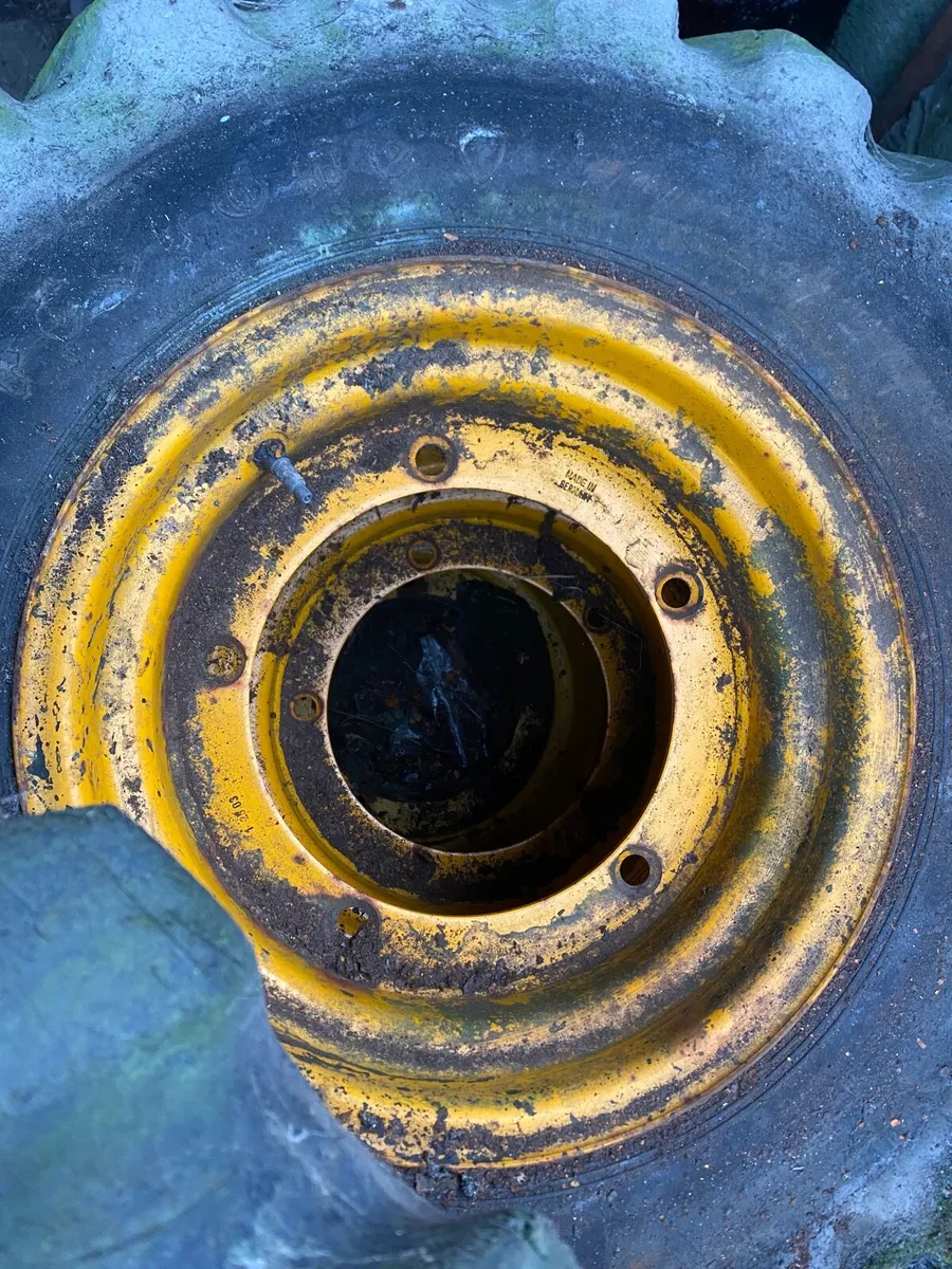 JCB 2cx tyres and rims - Image 2