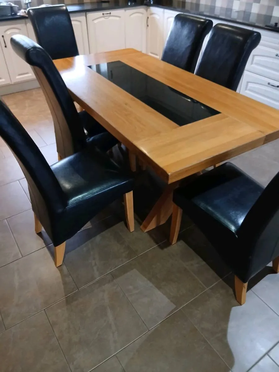 Dinning table and chairs. - Image 3