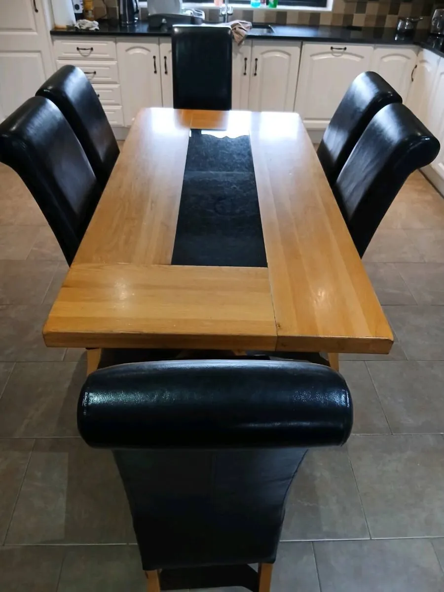 Dinning table and chairs. - Image 1
