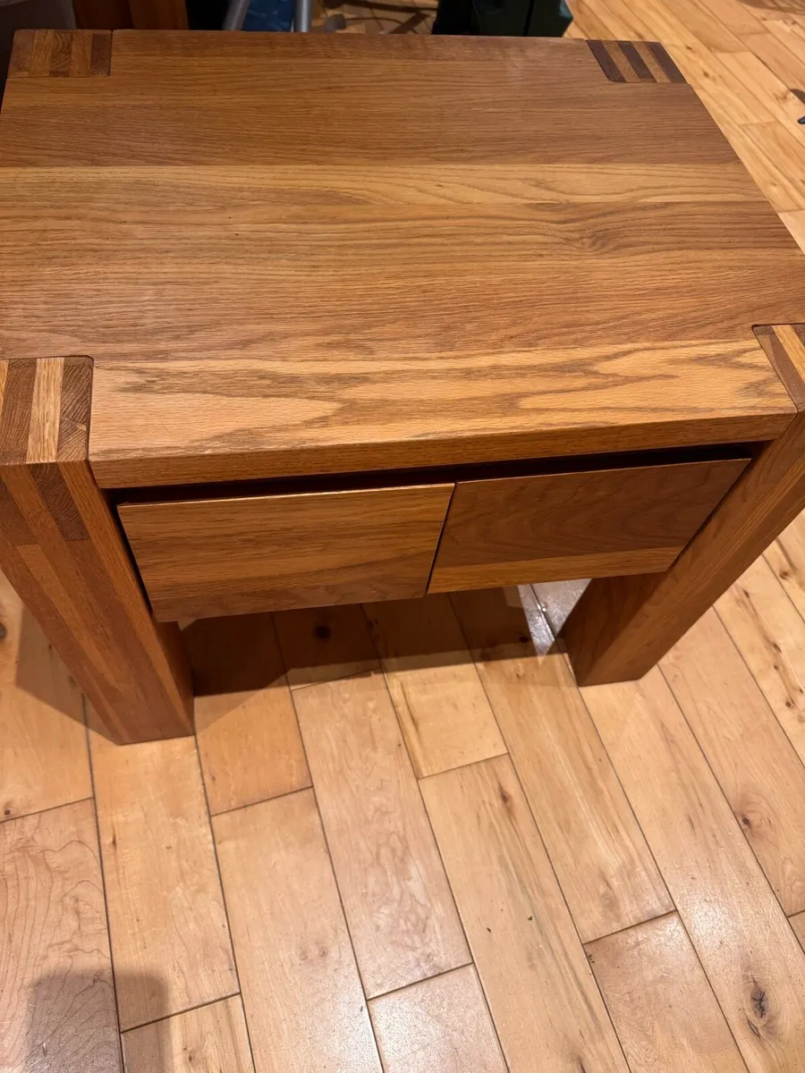 Pair of Solid Oak End Tables / Lamp Ta - Image 1
