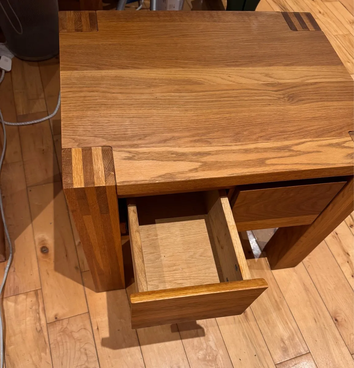 Pair of Solid Oak End Tables / Lamp Ta - Image 2