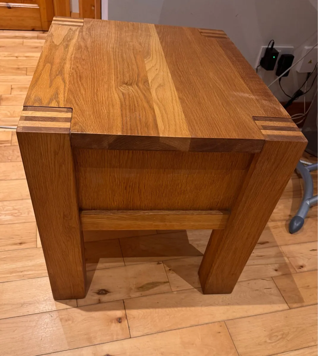 Pair of Solid Oak End Tables / Lamp Ta - Image 3