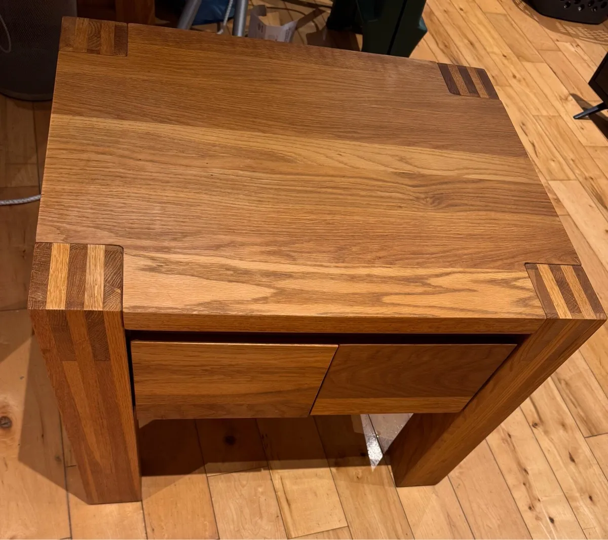 Pair of Solid Oak End Tables / Lamp Ta - Image 4