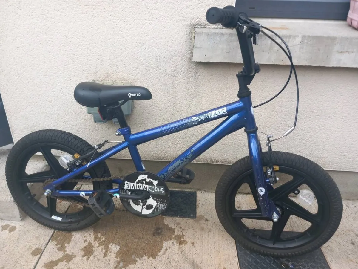 X-Rated shockwave Kids bike. - Image 1