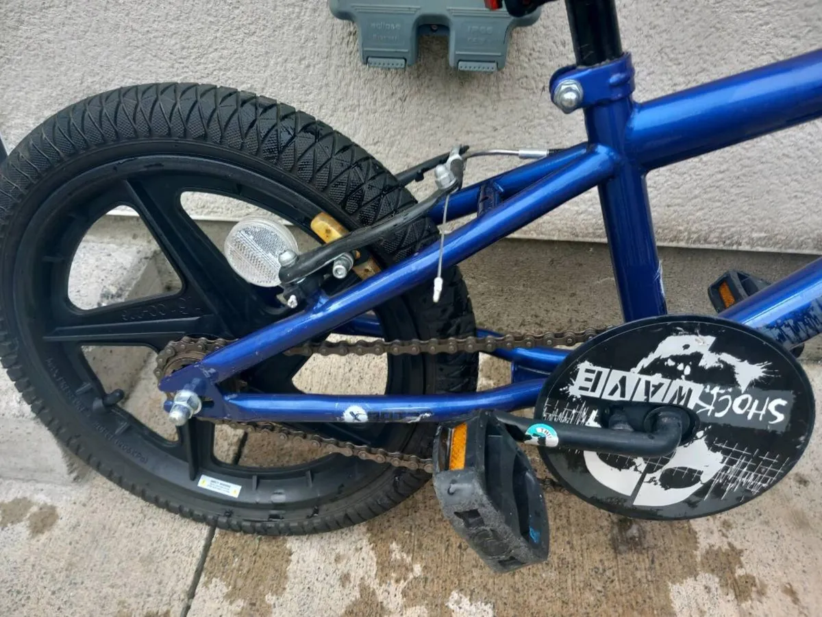 X-Rated shockwave Kids bike. - Image 3