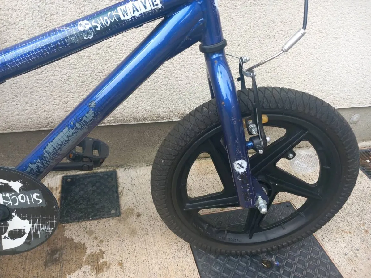 X-Rated shockwave Kids bike. - Image 4