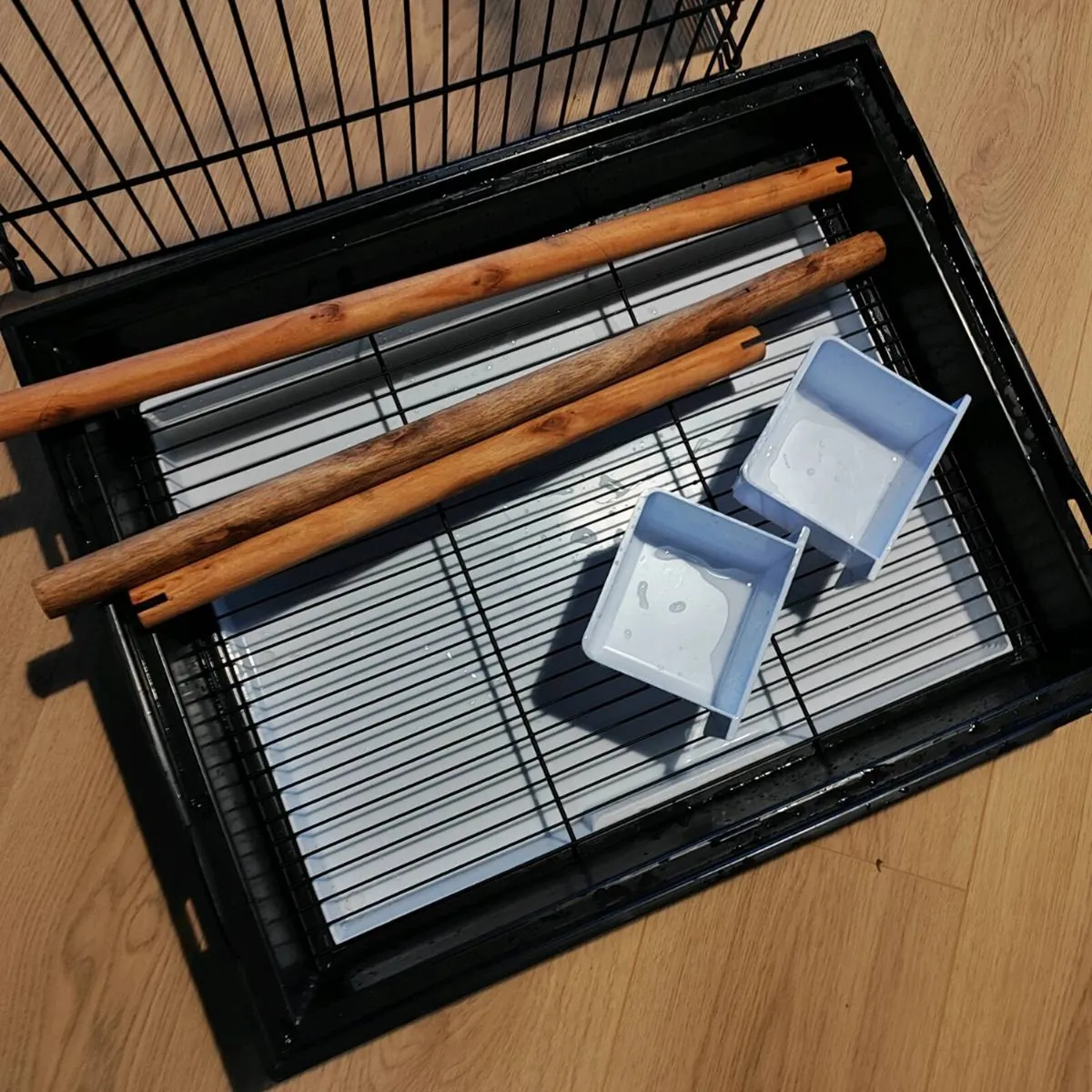 Pet Cage with Accessories – Excellent Condition - Image 3