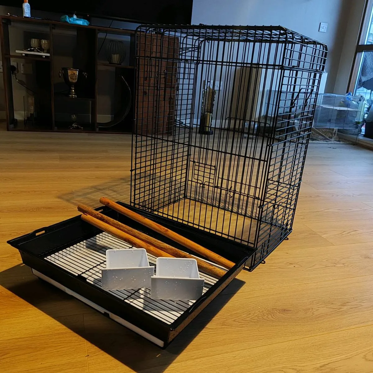 Pet Cage with Accessories – Excellent Condition - Image 4