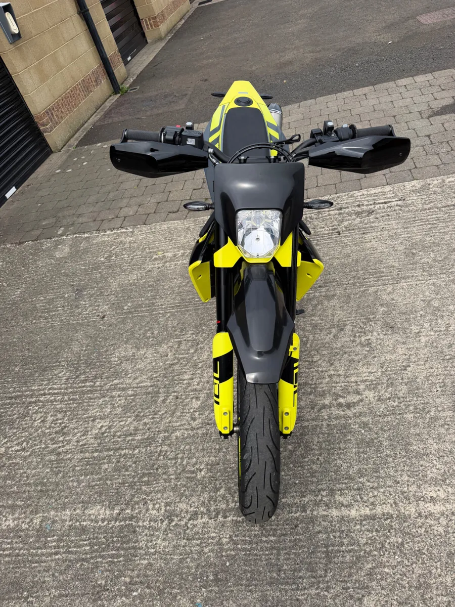 HUSQVARNA 701 Supermoto 2024 - Image 4