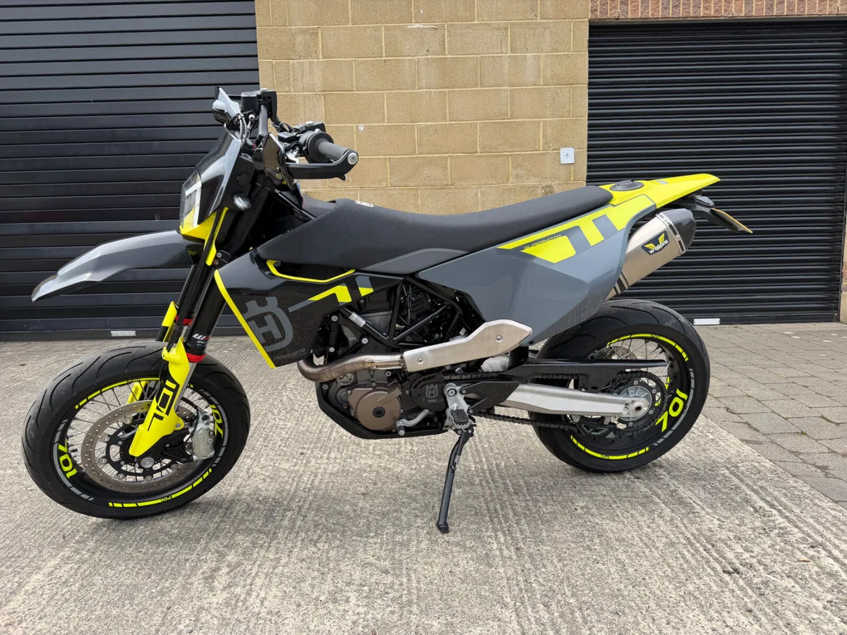 HUSQVARNA 701 Supermoto 2024 - Image 3