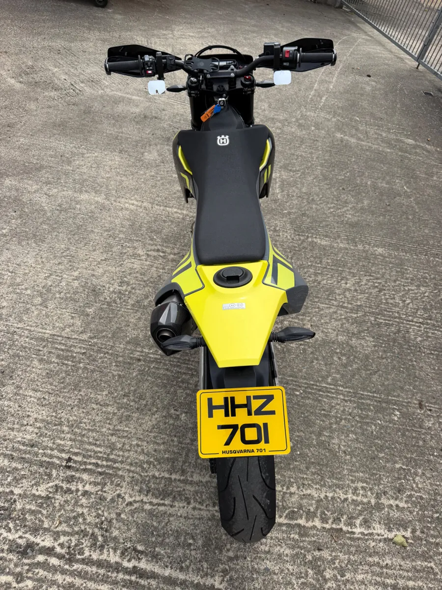 HUSQVARNA 701 Supermoto 2024 - Image 2