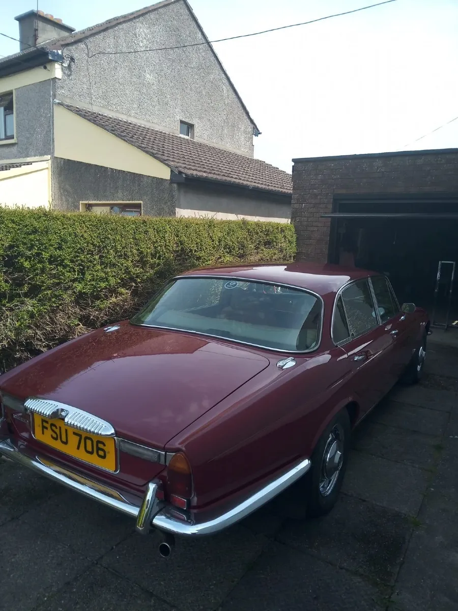 Vintage Car - Image 4