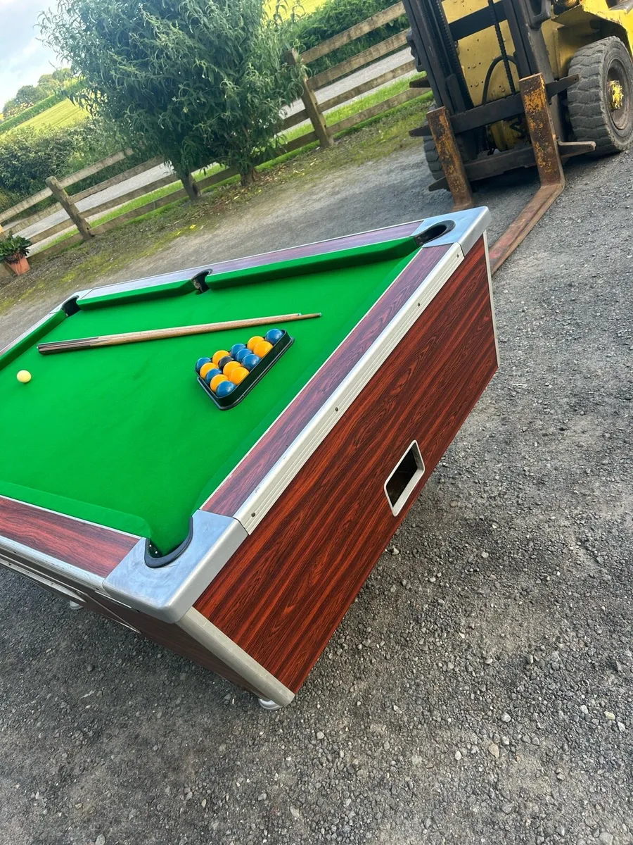 Pool table - Image 2